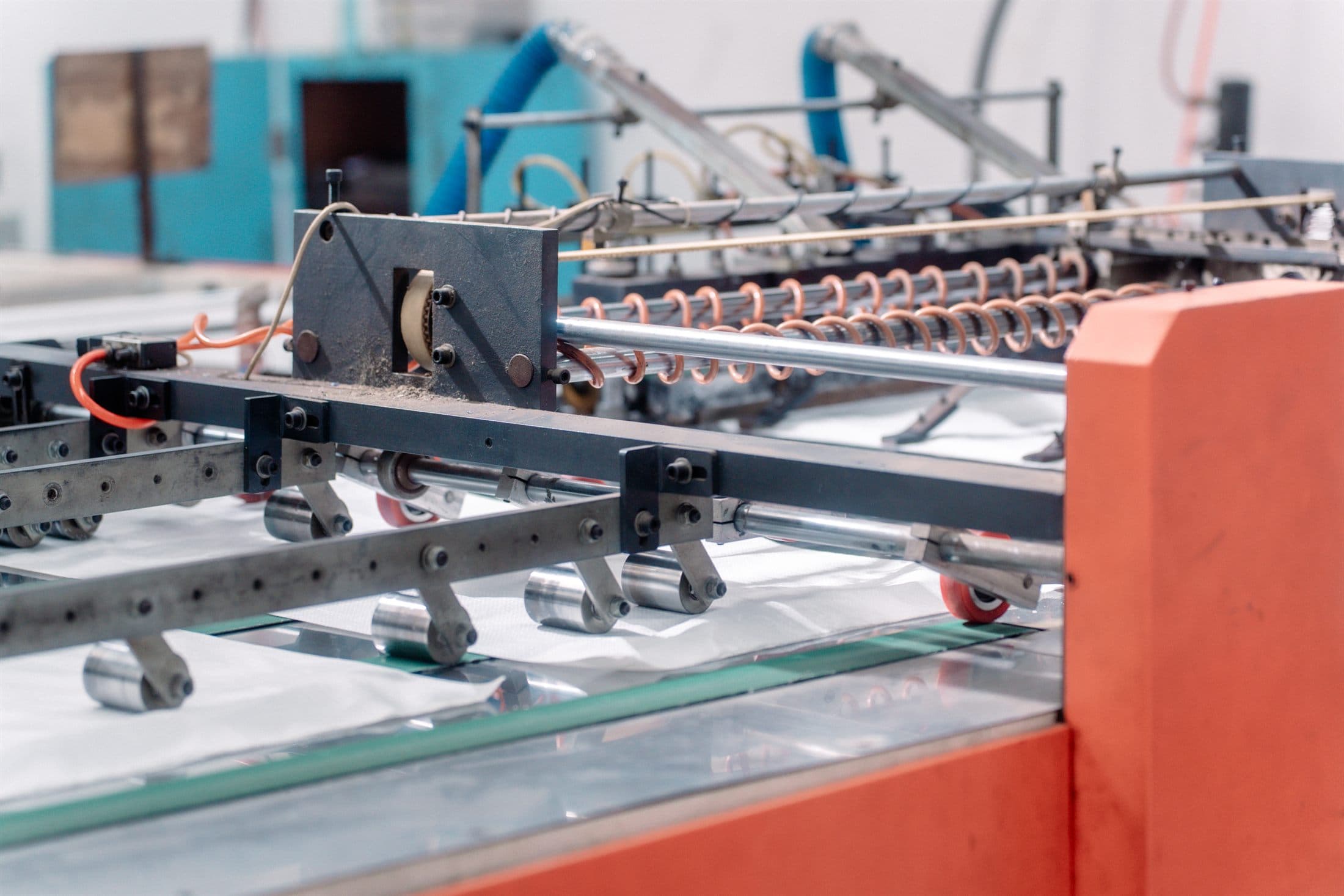 Cutting and sewing process for woven bags